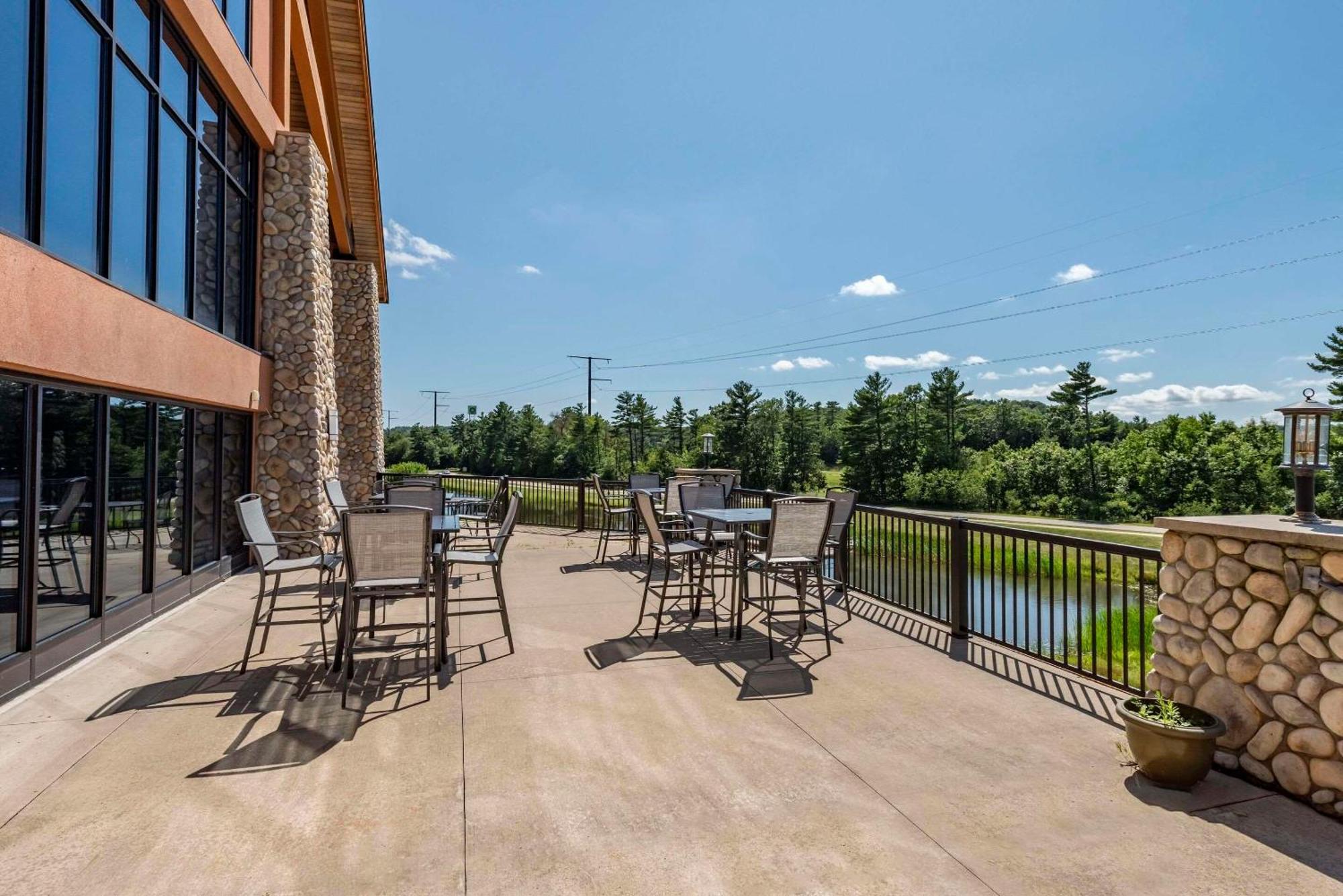 Three Bears Resort Waterpark Near Tomah Ascend Collection Warrens Exterior photo