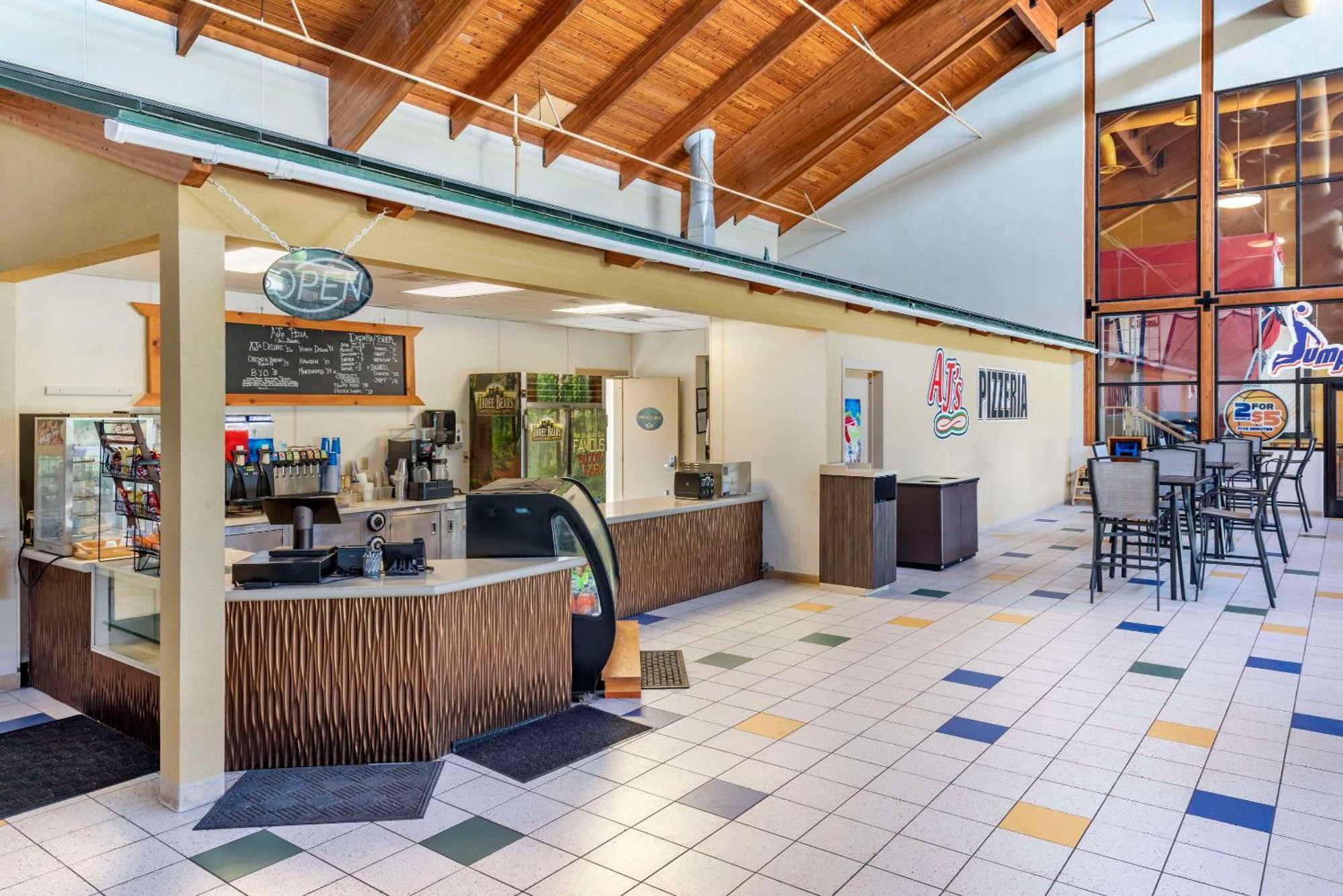Three Bears Resort Waterpark Near Tomah Ascend Collection Warrens Exterior photo