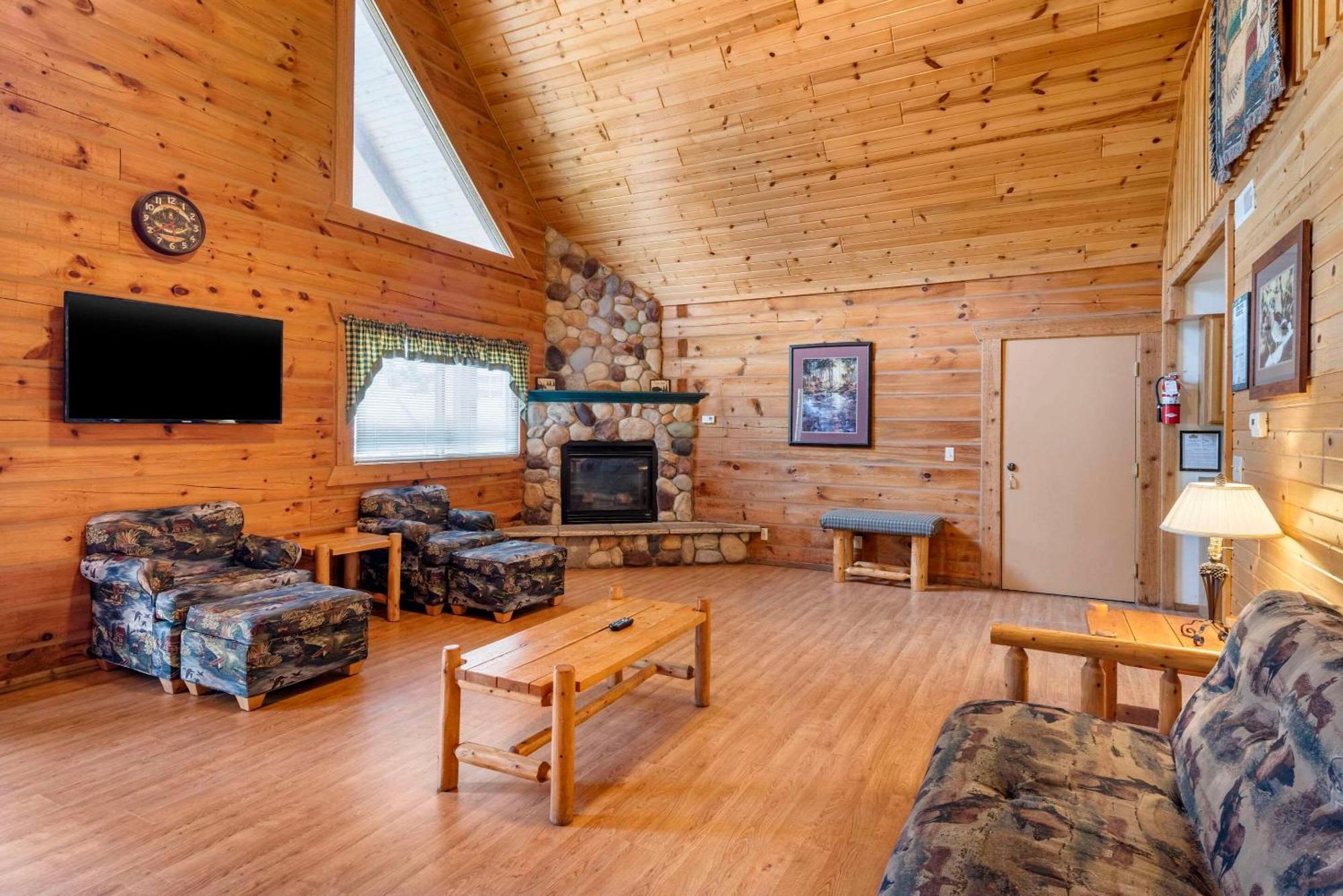 Three Bears Resort Waterpark Near Tomah Ascend Collection Warrens Exterior photo